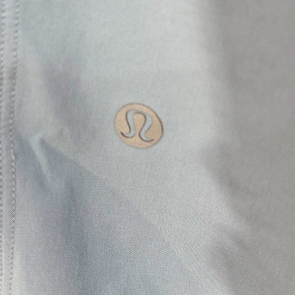 LULULEMON PaceBreaker Mesh Lined 7” Shorts Soft Blue Size Medium EUC - Picture 5 of 7